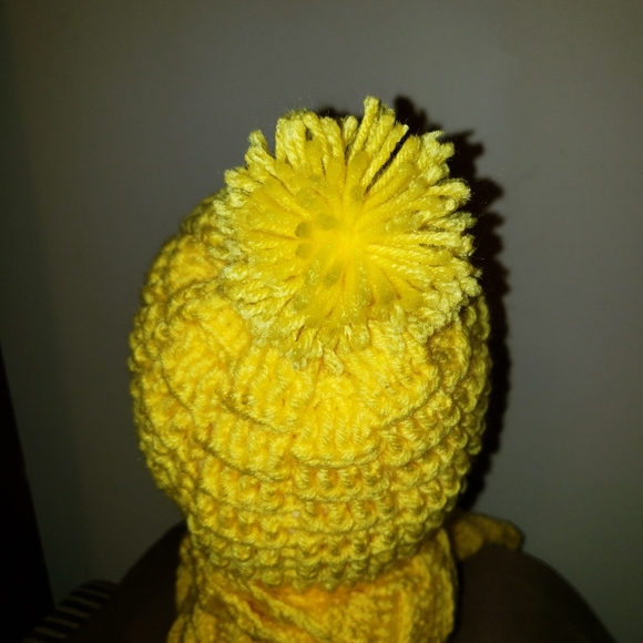 Crochet hat and scarf - Picture 3 of 4